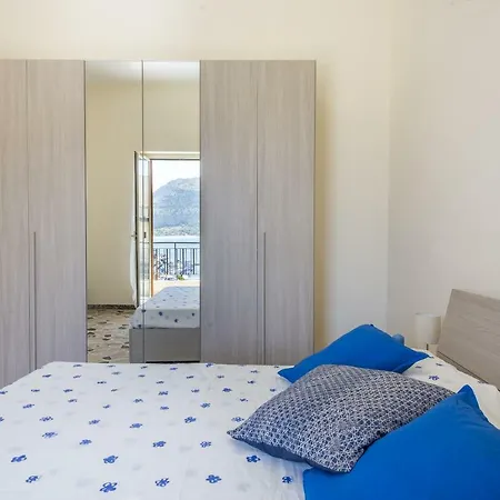 Casetta Vista Mare In Piazza A Mondello Palermo