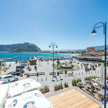 Apartment Casetta Vista Mare In Piazza A Mondello *