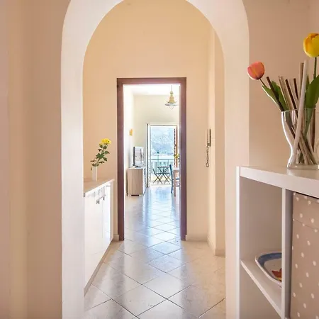 Apartment Casetta Vista Mare In Piazza A Mondello